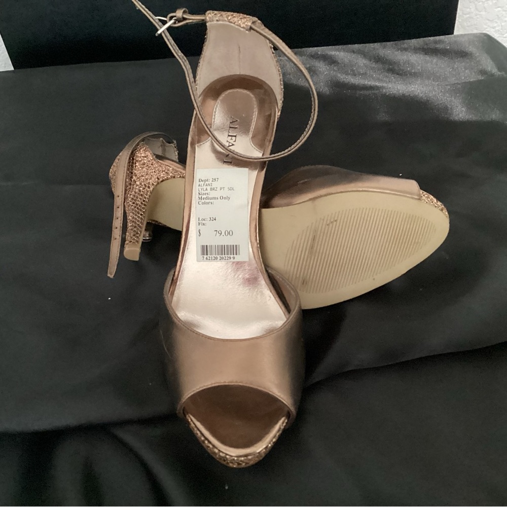 Women’s Alfani heels size 7.5
